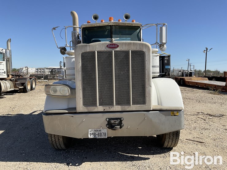 peterbilt-388-image-2