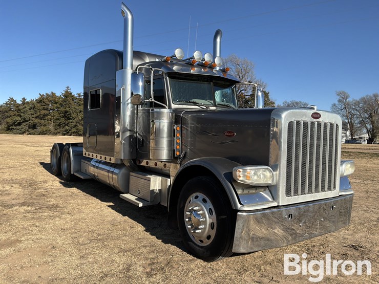 2010-peterbilt-389-image-3