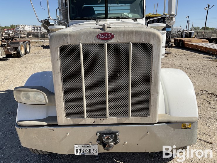 peterbilt-388-image-9