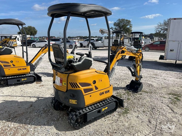 2025-cfg-industrial-qk18r-mini-excavator-image-3