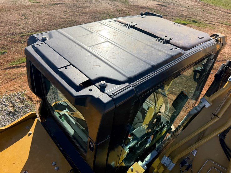 caterpillar-320-image-36