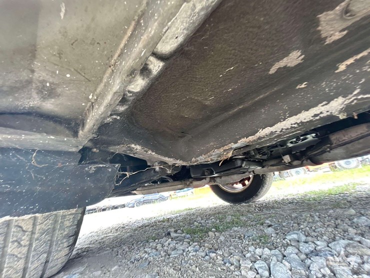 2001-subaru-outback-awd-suv-image-16