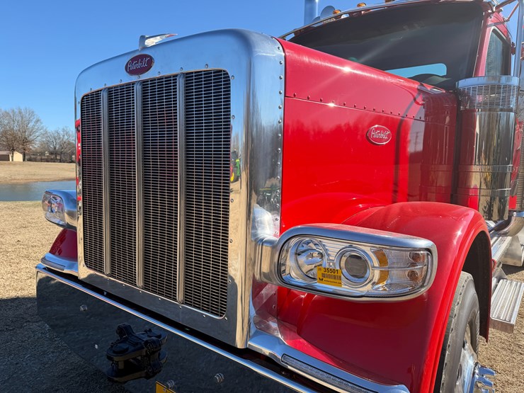 peterbilt-589-image-32