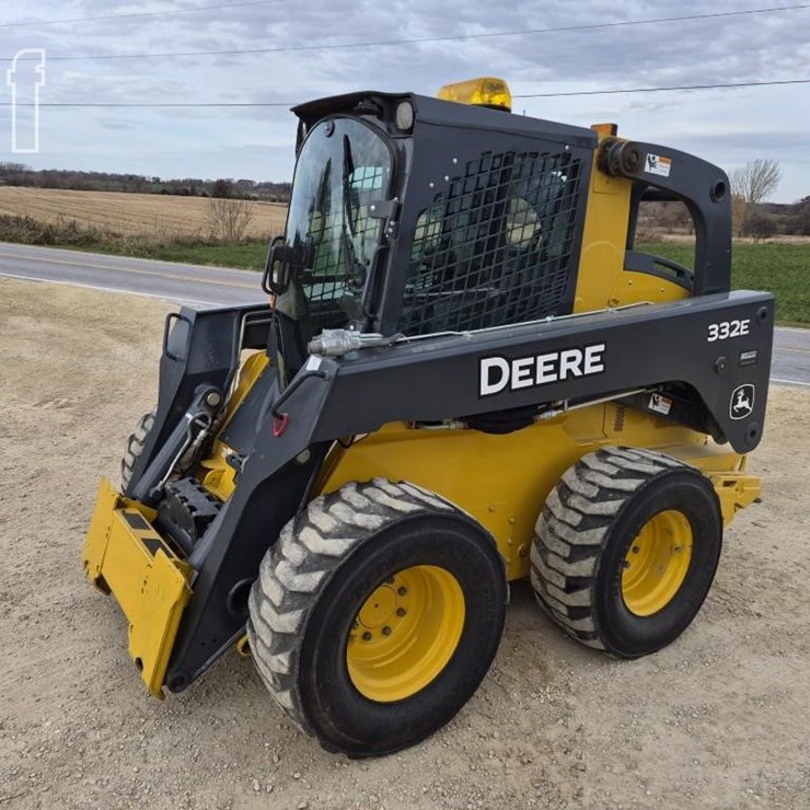 DEERE 332E
