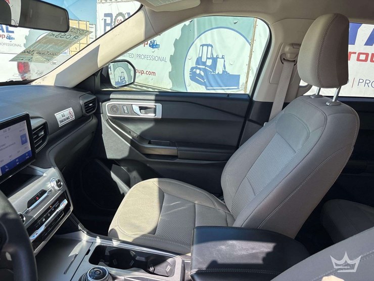 2022-ford-explorer-image-19