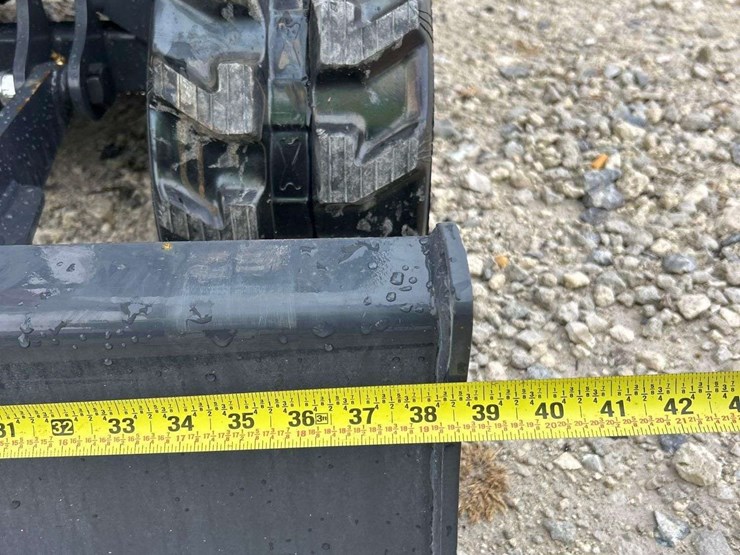 2025-cfg-industrial-qk18r-mini-excavator-image-15