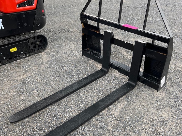 quick-attach-pallet-forks-image-1