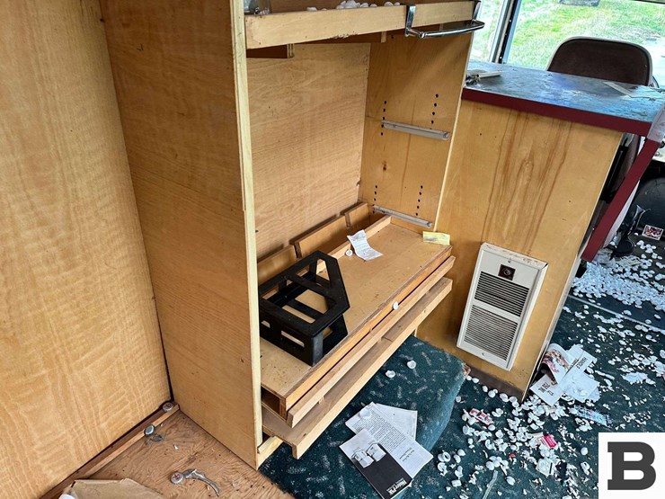 1988-ford-b700-image-32