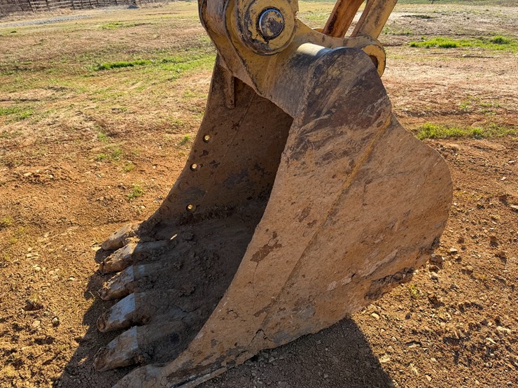 caterpillar-320-image-15