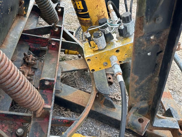 meyer-8'-snow-plow-w/-bracket-image-7