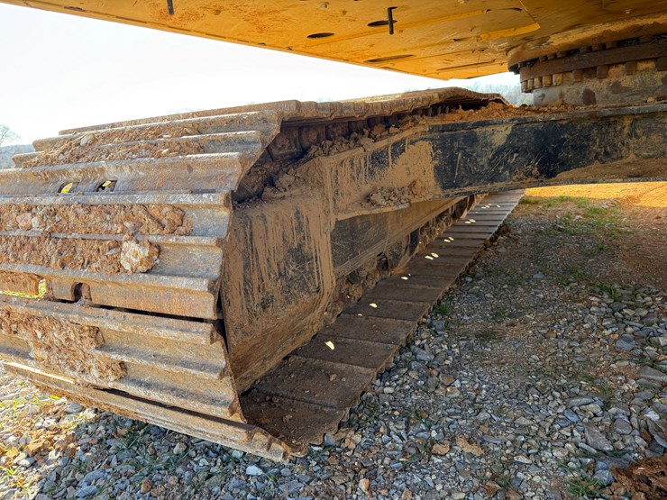 caterpillar-320-image-23