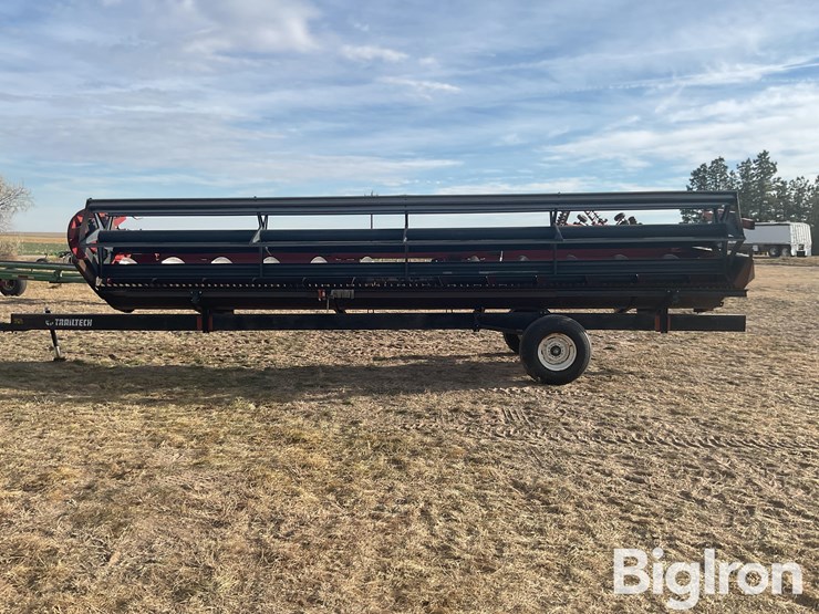 case-ih-platform-header-w/trailer-image-2