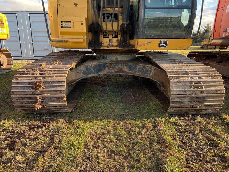 deere-245g-lc-image-8
