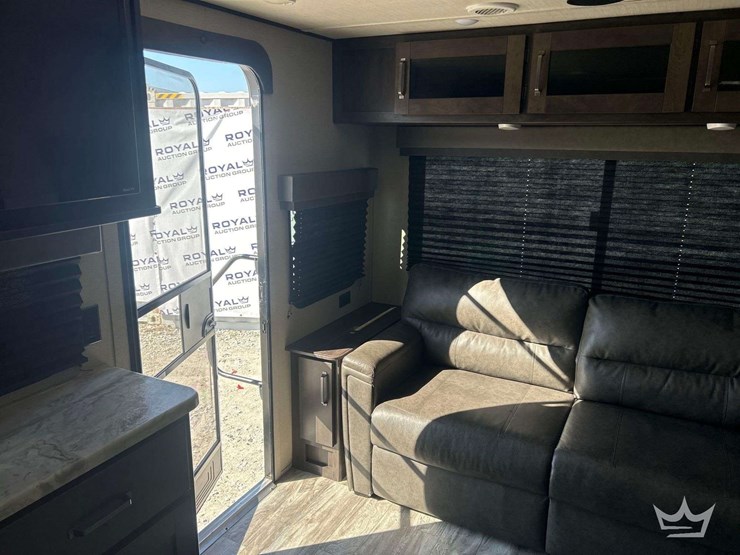 2022-transcend-xplor-245rl-30ft.-t/a-travel-trailer-image-12