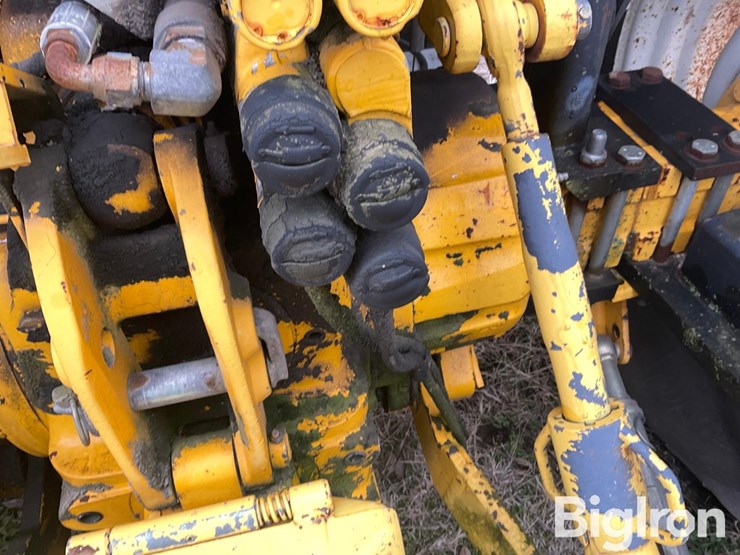 new-holland-ts100-image-16