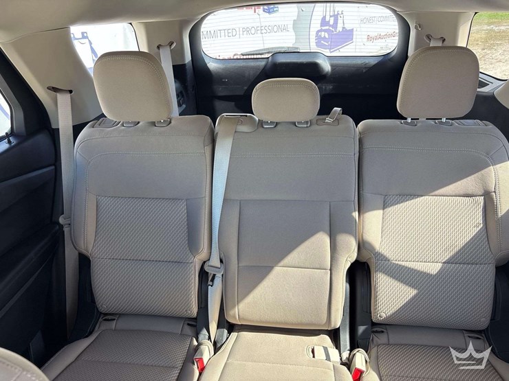 2022-ford-explorer-image-21