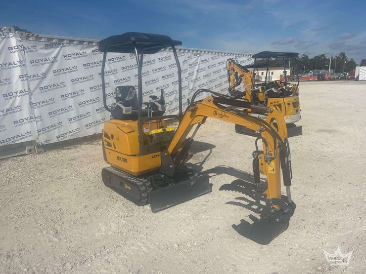 2025-cfg-industrial-qk18r-mini-excavator-image-2