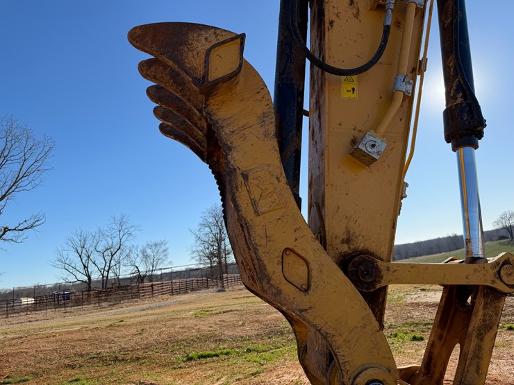 caterpillar-320-image-16