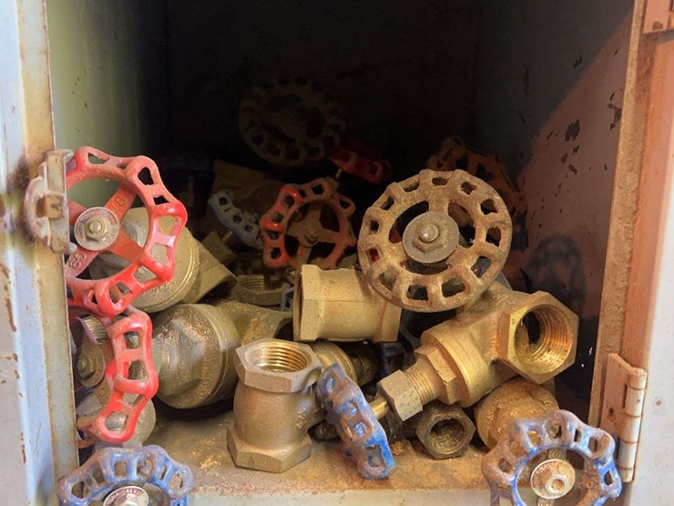 contents-of-shelving-image-25