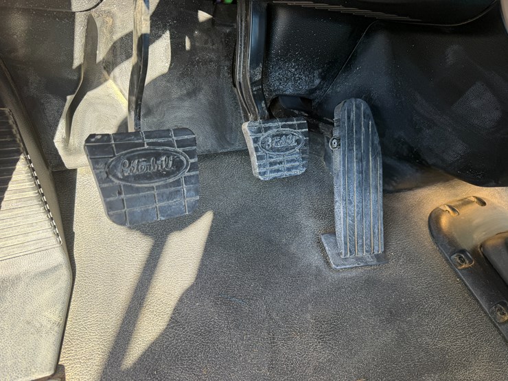 peterbilt-589-image-88