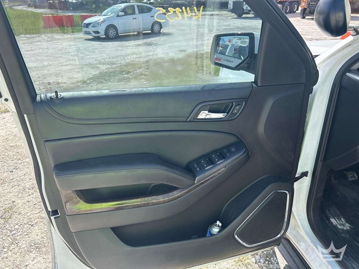 2016-chevrolet-tahoe-image-13