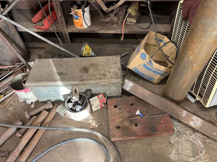 metal-shelving-and-tools-image-5