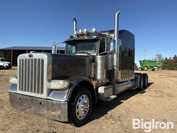 2010-peterbilt-389-image-1