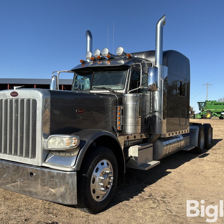 2010 PETERBILT 389