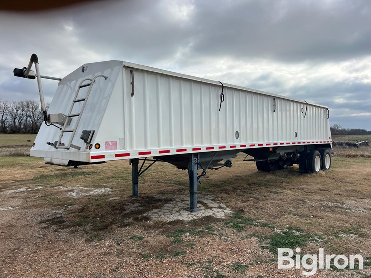 2011-neville-trailer-image-1