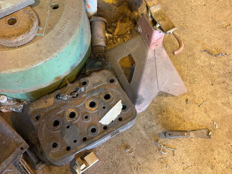 grinder-buffer,-jack-stands,-and-head-image-3