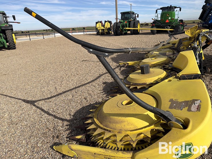 2022-john-deere-772-image-10