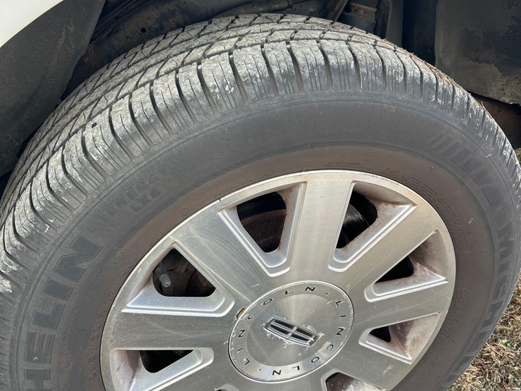 2003-lincoln-town-car-limo-image-8