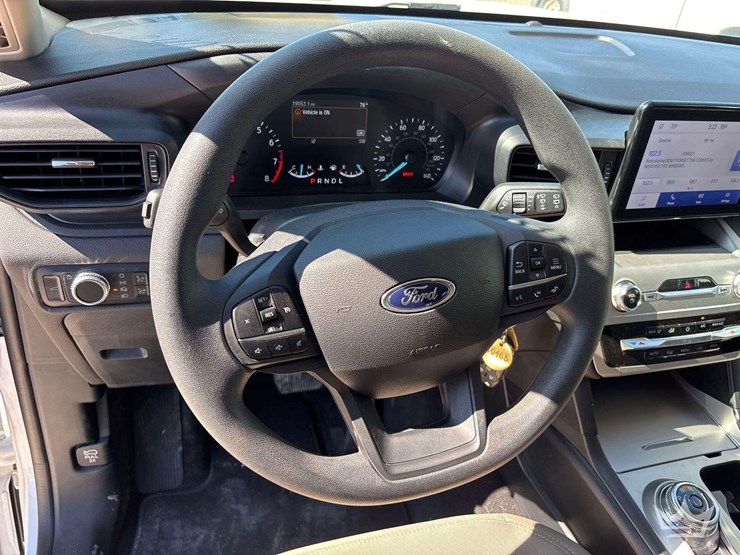 2022-ford-explorer-image-13