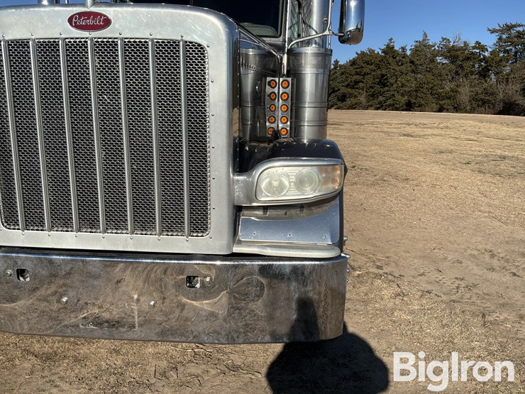 2010-peterbilt-389-image-10