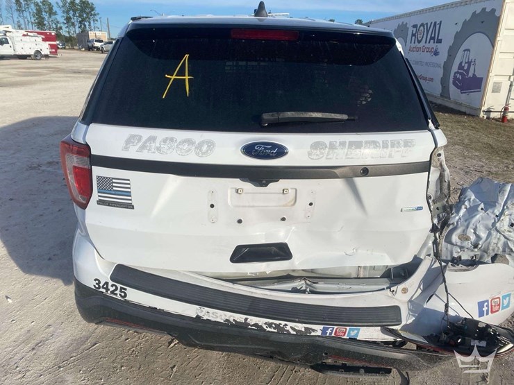 2018-ford-explorer-image-16