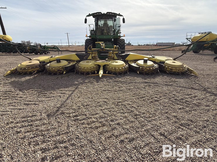 2022-john-deere-772-image-2