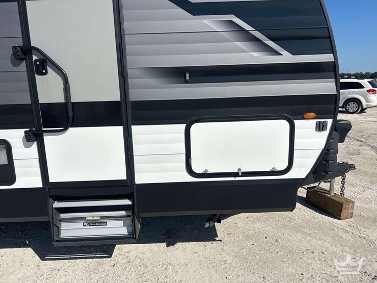 2022-transcend-xplor-245rl-30ft.-t/a-travel-trailer-image-20