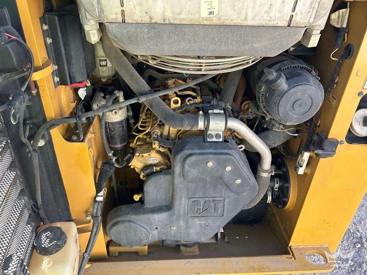 2017-caterpillar-249d-compact-track-loader-skid-steer-image-9