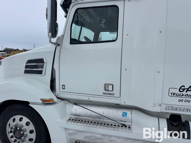 2016-western-star-5700xe-image-14
