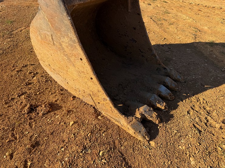 caterpillar-320-image-42