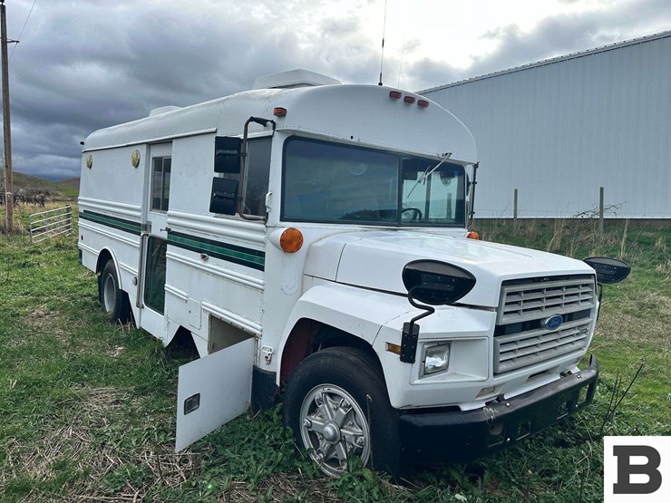 1988-ford-b700-image-2