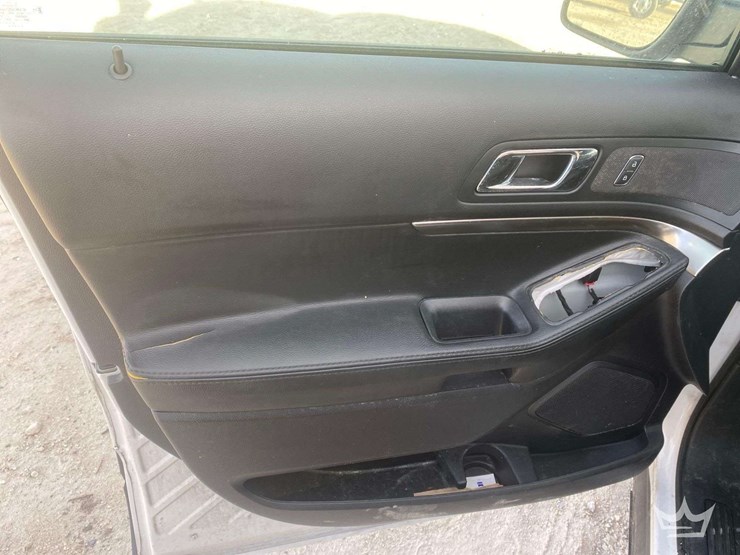 2018-ford-explorer-image-11