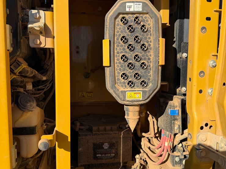 caterpillar-320-image-29