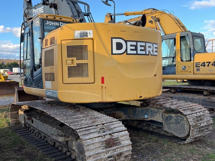 deere-245g-lc-image-19