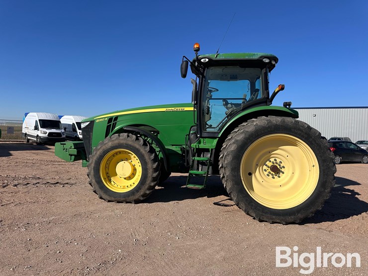 john-deere-8260r-image-8