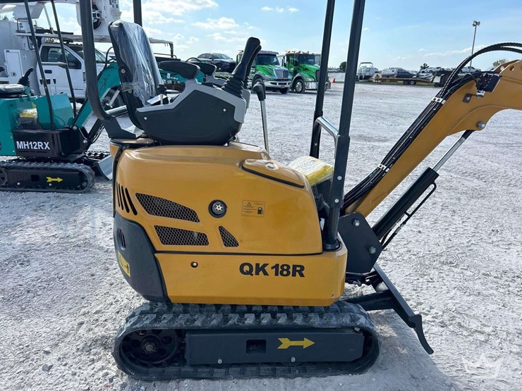 2025-cfg-industrial-qk18r-mini-excavator-image-16