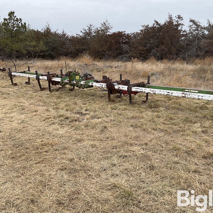 Hydraulic Folding Tool Bar