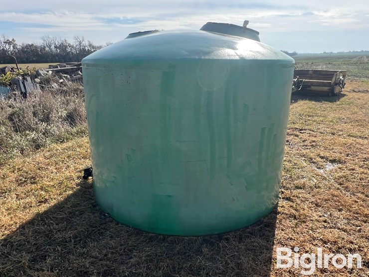 1300-gal-poly-tank-image-5