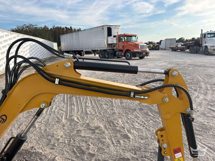 unused-2025-cfg-industrial-mx12rx-mini-excavator-image-12