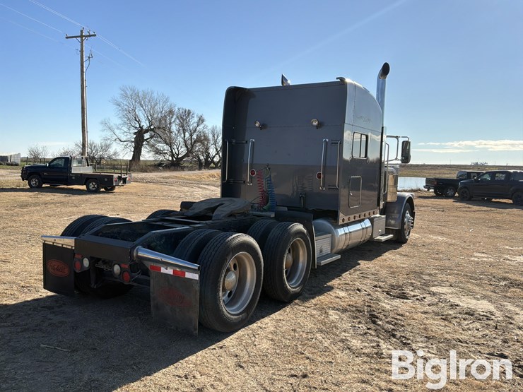 2010-peterbilt-389-image-5